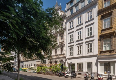 ++RARITÄT++ sanierungsbedürftige 2-Zimmer ALTBAUwohnung in BESTLAGE des 7. Bezirks!