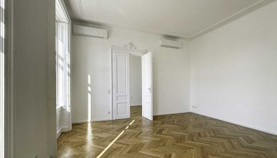 Hochwertige, sanierte Altbauwohnung im I. OG (3Z, EBK, Luxus-Bad, Balkone), zentral und ruhig