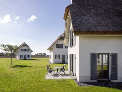 Charmante Reetdachvilla auf Rügen - Superior Ferienhaus mit Strandnähe