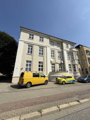 8-Raum-Wohnung im 1.Obergeschoss mit Fahrstuhl