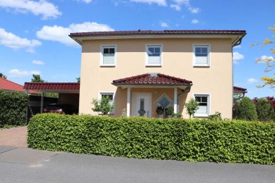 Neuwertige Villa mit vier Zimmern und Einbauküche in Biesdorf (Marzahn), Berlin