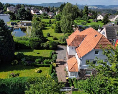 Charmantes Altbaujuwel kurz vor seinem 100. Geburtstag auf parkähnlichem Grundstück im Weserbergland