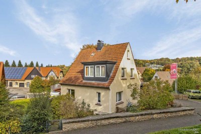 Einfamilienhaus mit Terrasse, Garten und Carport