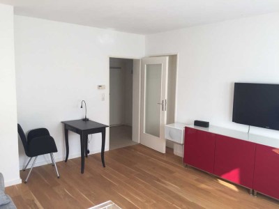 Stuttgart - West, mitten im Leben: möblierte 2-Zimmer-Wohnung mit Wohnküche, Flur und Bad