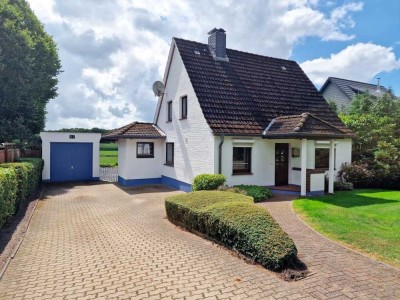 Blick ins Grüne - Einfamilienhaus mit Garage und schönem Grundstück in guter Lage
