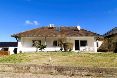 Modernes renoviertes Einfamilienhaus mit Garten in ruhiger Lage