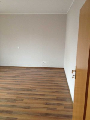 3 zimmer küche Bad und Gäste WC, Gartennutzung und PKW Stellplatz