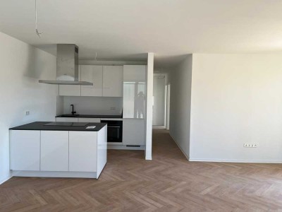 Erstbezug mit Balkon und EBK: Stilvolle 3-Zimmer-Wohnung mit geh. Innenausstattung in Veitshöchheim