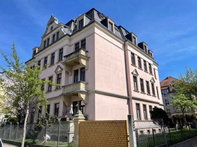 * modernisierte Wohnung mit Balkon und exklusiver  EBK in ruhiger Bestlage  *