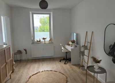 Wunderschöne Altbauwohnung 2,5 ZKDB mit Gemeinschaftsgarten und Einbauküche
