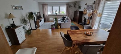 Helle und sanierte 4-Zimmer Wohnung (112 m2) im 1. OG mit Balkon, Garten, EBK