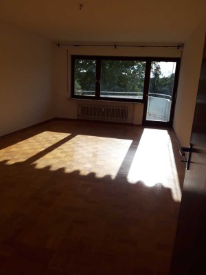 Geschmackvolle Wohnung mit 4 Zimmern sowie Balkon und EBK in Musberg