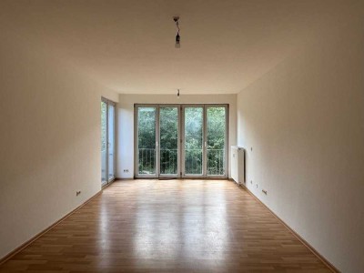 Familienwohnung mit Badewanne und Einbauküche im Grünen