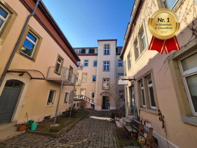 Im Herzen der Neustadt I Bad mit Wanne Großzügige Küche mit neuer Einbauküche