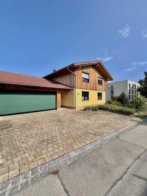 ***Energieeffizientes Einfamilienhaus (KfW 55) mit zwei Wohneinheiten, PV-Anlage und Doppelgarage***