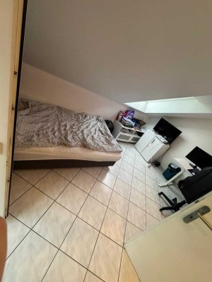 Helle 4-Zimmer Dachgeschosswohnung mit Balkon in Nidderau