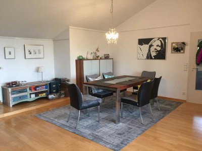 Wunderschöne DG-Wohnung mit Terrasse und in bester Lage
