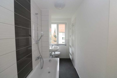 Pack die Badehose ein…helle 2-RW mit Wanne!!!