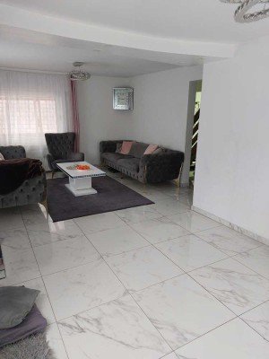 1250 € - 110 m² - 4.0 Zi.