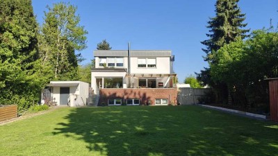 Tolle Stadtvilla mit großem Grundstück, zwei Wohneinheiten & modernen Extras