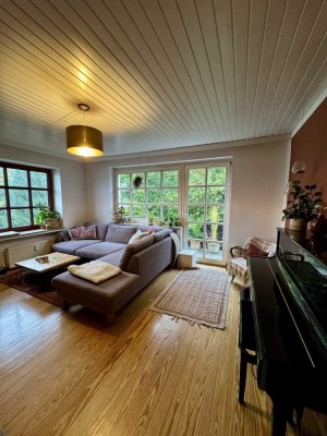 Hochwertige 3-Zimmer-Wohnung mit EBK, Garage, Balkonen und Kaminofen