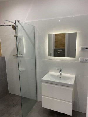 Neu modernisiert mit Balkon 1OG, 3-Zi-in Görlitz Innenstadt Fußbodenheizung im Bad