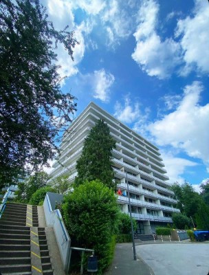 Investieren mit Substanz: Vermietete 2-Zimmer-Wohnung mit Balkon & Tiefgaragenplatz
