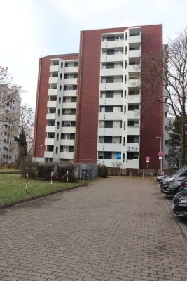 Renovierungsbedürftige 3 ZKB mit 2 Balk., EBK, inkl. TG Garage auf Erbpacht!!!