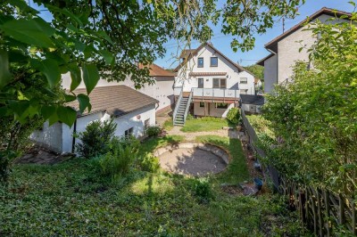 // Familienglück in Baiertal - Einfamilienhaus mit ELW und großem, sonnigen Garten //