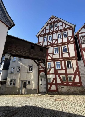 Ein Stück Geschichte wartet auf Sie - Schmuckstück in Herborn zum Leben erwecken!