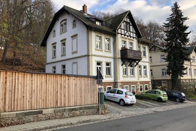 helle 2-Zimmer-Wohnung, mit Wannenbad, im charmanten Altbau