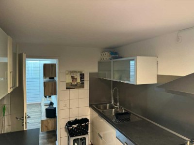 Geschmackvolle, gepflegte 2,5-Zimmer-Wohnung mit geh. Innenausstattung und EBK