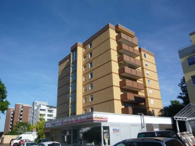 Vermietete 3 ZW im 1. OG, barrierefrei, Balkon, Aufzug, neue Fassade, Hallenbad, Sauna