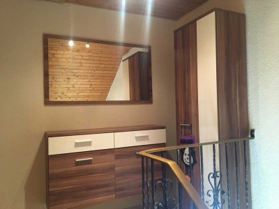 Schöne helle DG Wohnung mit EBK und 2 Stellplätzen
