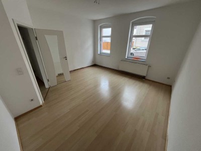 Familienfreundliche 3,5-Zimmer-Wohnung mit großem Balkon und eigenem Parkplatz