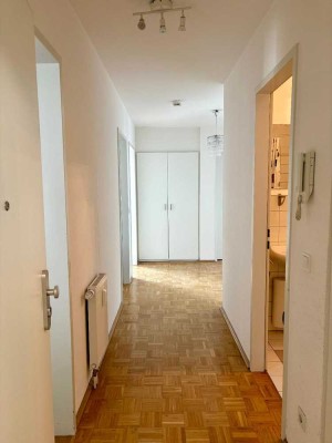 Traumhafte Penthouse-Wohnung mit EBK und Süd-Balkon