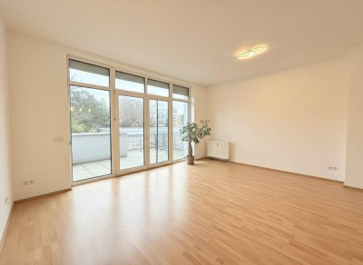 Terrassentraum mit hohen Decken und perfekter Infrastruktur!