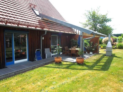 Niedrigenergiehaus mit Ferienhaus, Carport und Maschinenhalle gesucht? Ist mit drin!