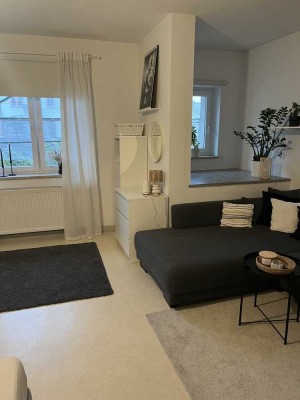 1 Zimmer Wohnung mit separater Küche, Badezimmer und Flur