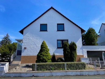 Großzügiges Einfamilienhaus mit Einliegerwohnung, Doppelgarage und schönem Garten in Klein-Karben
