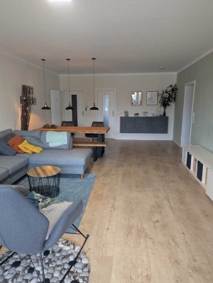 Helle 4-Zimmer Wohnung mit Balkon im 2. OG, 110qm, Garage in Wolfsburg-Laagberg