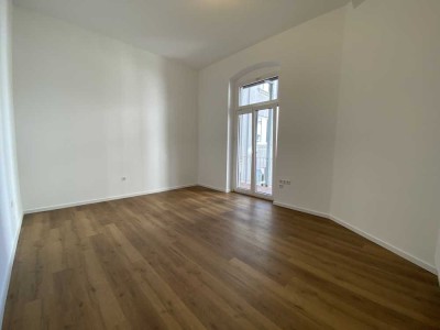 ***Komplett saniert * ruhig und zentral * 3-Zimmer-Wohnung mit Balkon***