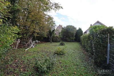 ** Opas Häuschen im Dornröschenschlaf ** mit Riesen-Grundstück ** zum Renovieren **