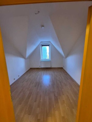 Wunderschöne 4 Zimmer DG Wohnung in Bochum-Westenfeld