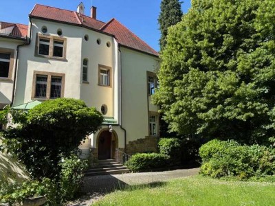 Villenanwesen mit Parkgrundstück in Bestlage Holbeinviertel