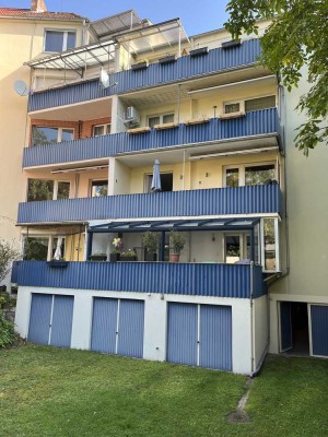 + Uninähe + 4 Zi. Whg. mit Balkon u. Einbauküche +