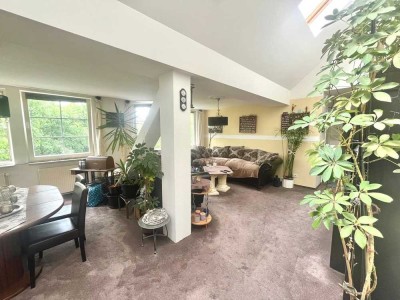 Provisionsfrei: Helle 4-Zimmer-Dachgeschosswohnung mit Gartenblick - vermietet
