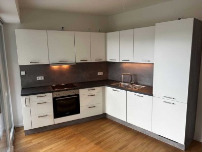 Spreeblick inklusive: Helle 3-Zimmer-Wohnung mit Terrasse, Garten & Einbauküche