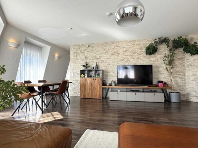 Helle Dachgeschosswohnung mit fast umlaufenden Terrassen