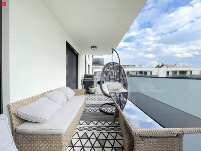 Moderner Familientraum mit sonnigem Balkon